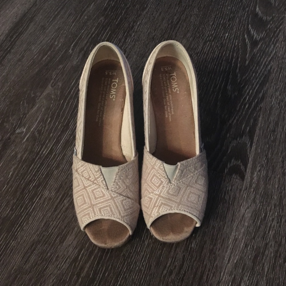 TOMS size 5.5 wedges