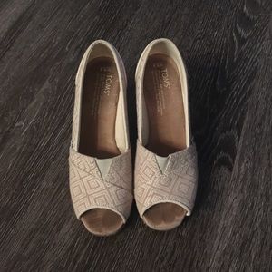 TOMS size 5.5 wedges