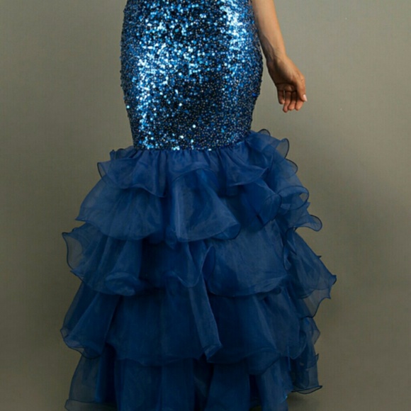 Prom dresses - Picture 2 of 2