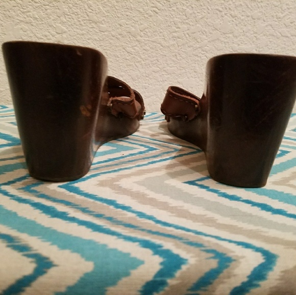 Brown ' American Eagle' Clogs/Wedges - Picture 3 of 6