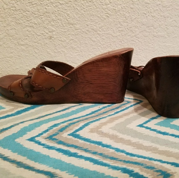 Brown ' American Eagle' Clogs/Wedges - Picture 4 of 6
