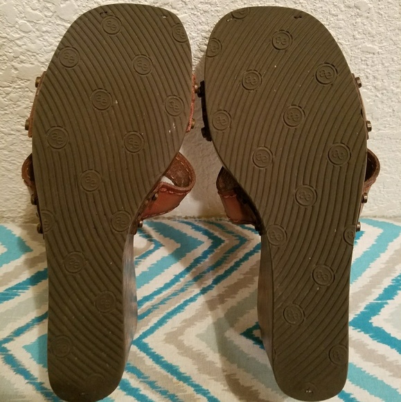 Brown ' American Eagle' Clogs/Wedges - Picture 6 of 6