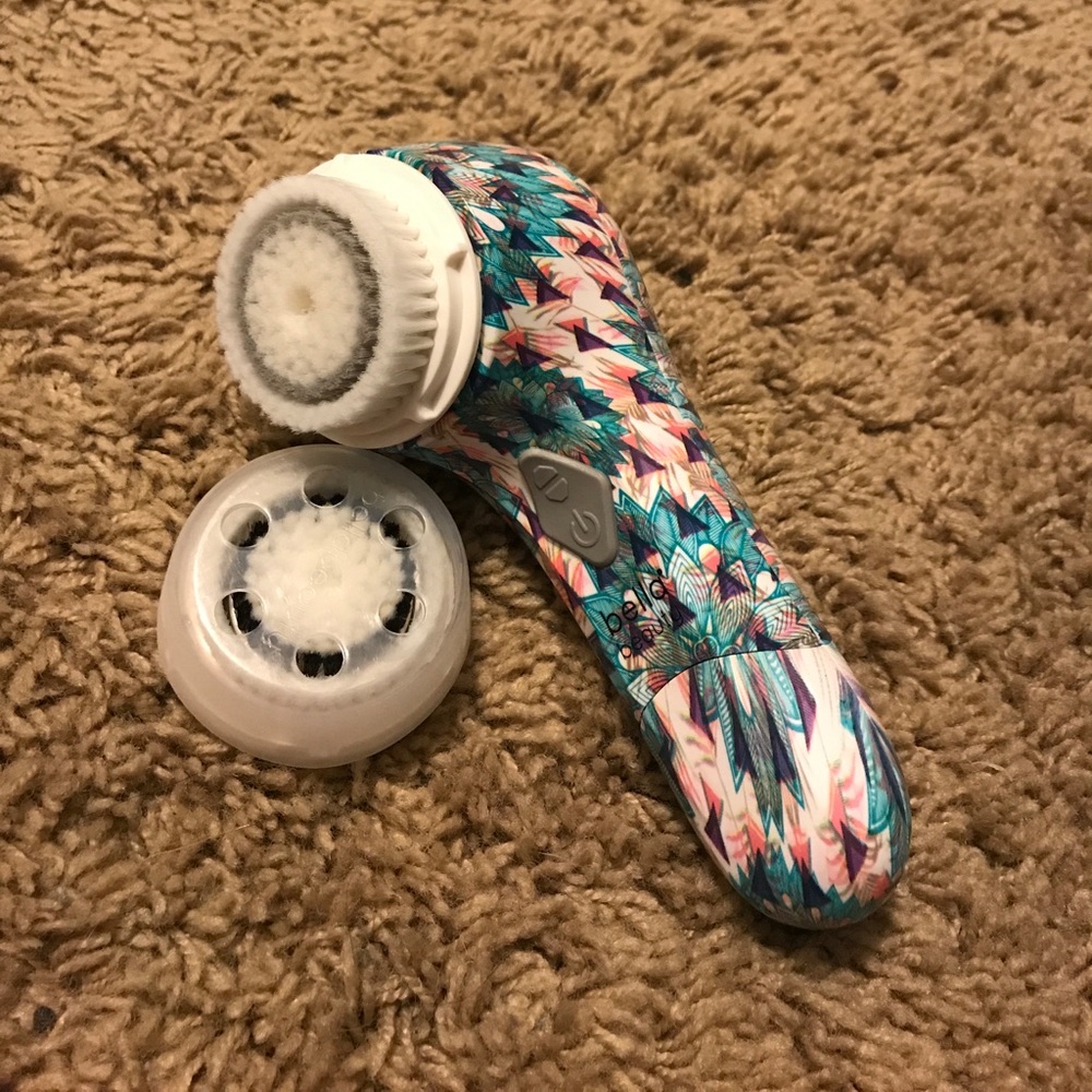 Facial Cleansing Brush