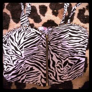 Zebra print spike top