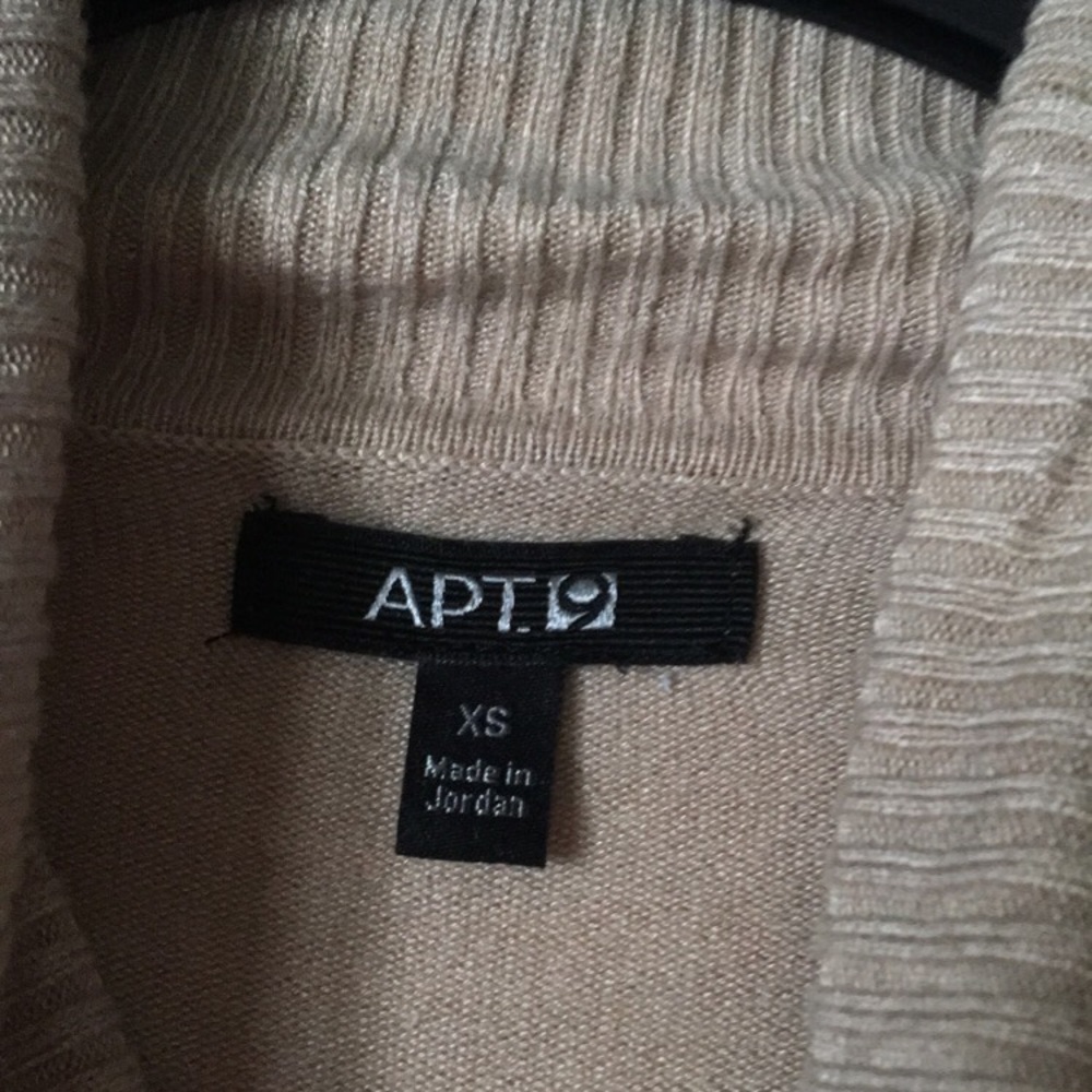Spring sweater - Picture 2 of 2