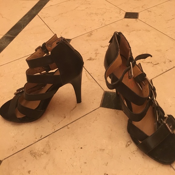 Adorable Kors Michael Kors Strappy Black Sandals - Picture 5 of 5