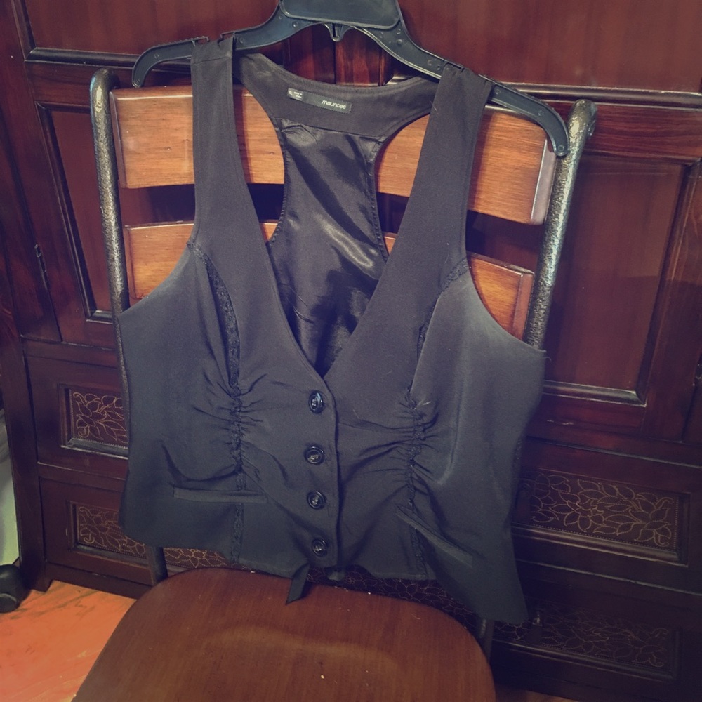 Black fitted vest