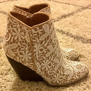 VOLATILE® Tallulah boots! size 8. Worn a handful.