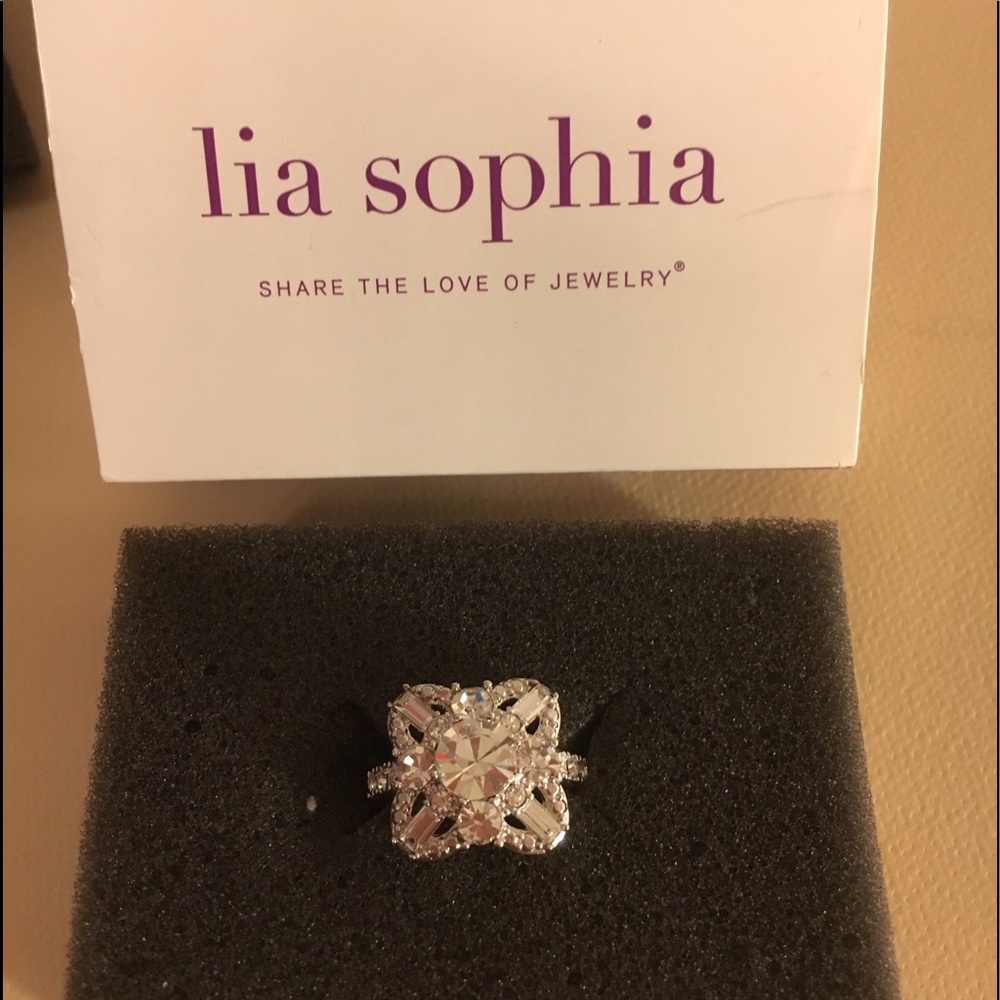 Kia Sophia silver ring with rhinestones
