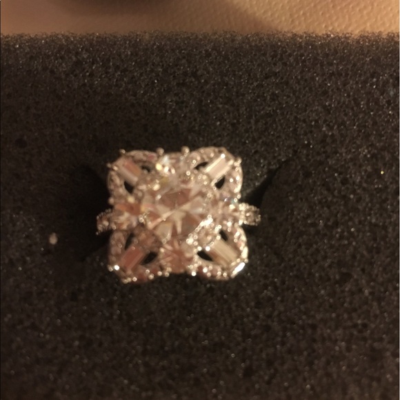 Kia Sophia silver ring with rhinestones - Picture 2 of 3