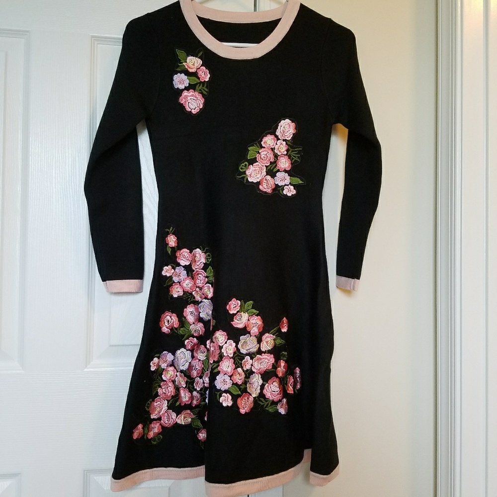 NWOT Long sleeves ROSE black red