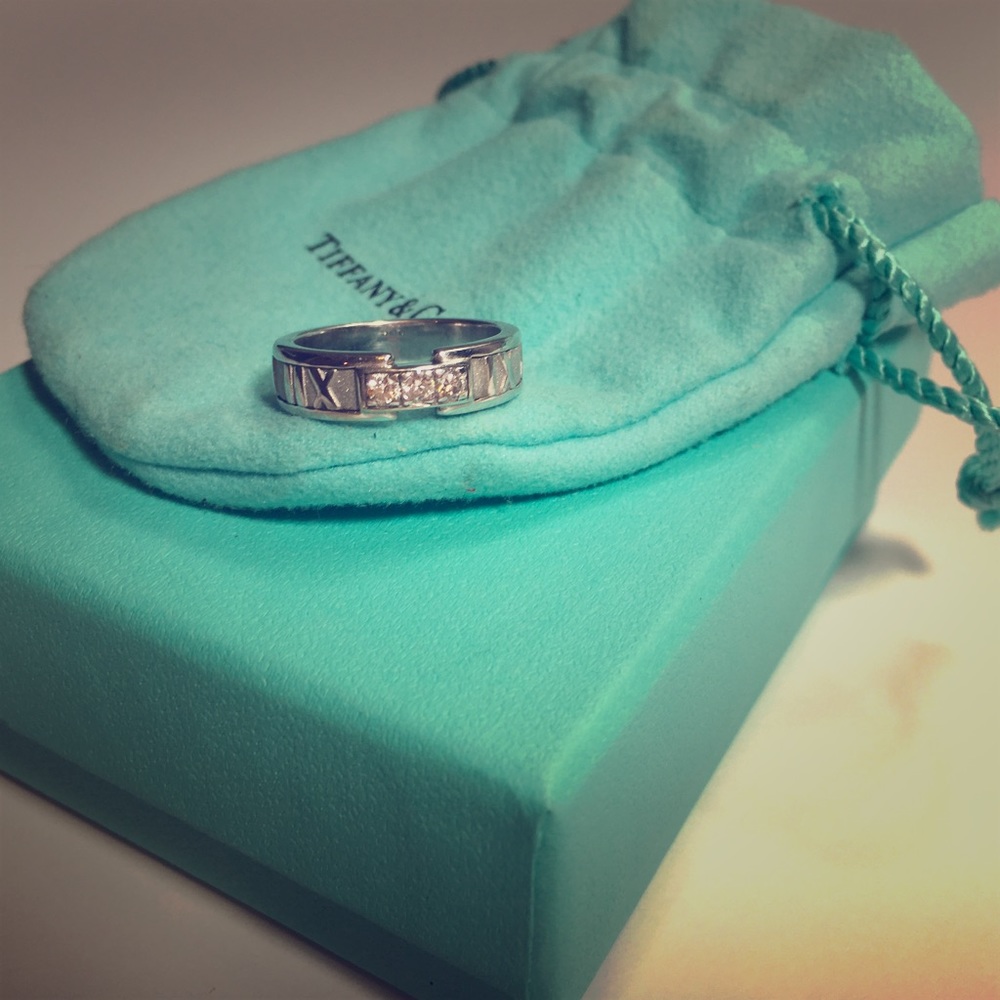 SOLD 🎈 18ct white gold Atlas Ring Tiffany&Co