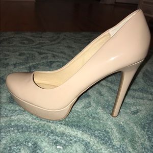 Chinese Laundry tan pumps
