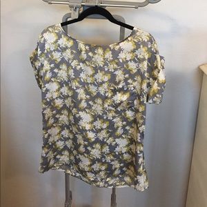 Like new print short sleeve top!