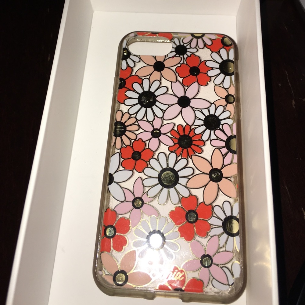 I'mselling an iPhone 7 case it has never been used