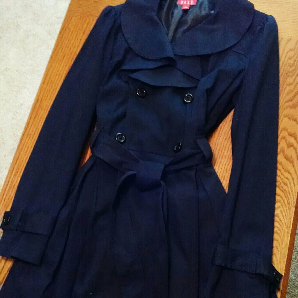 Black Coat. Elle