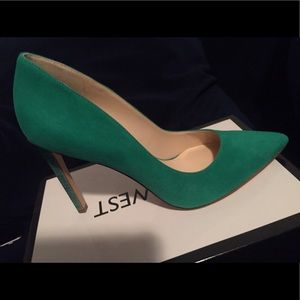 Nine West kelly green suede pumps