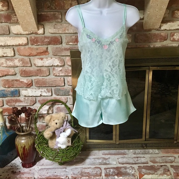 SECRET TREASURES Other - VINTAGE SECRET TREASURES AQUA  LACE SLEEP WARE