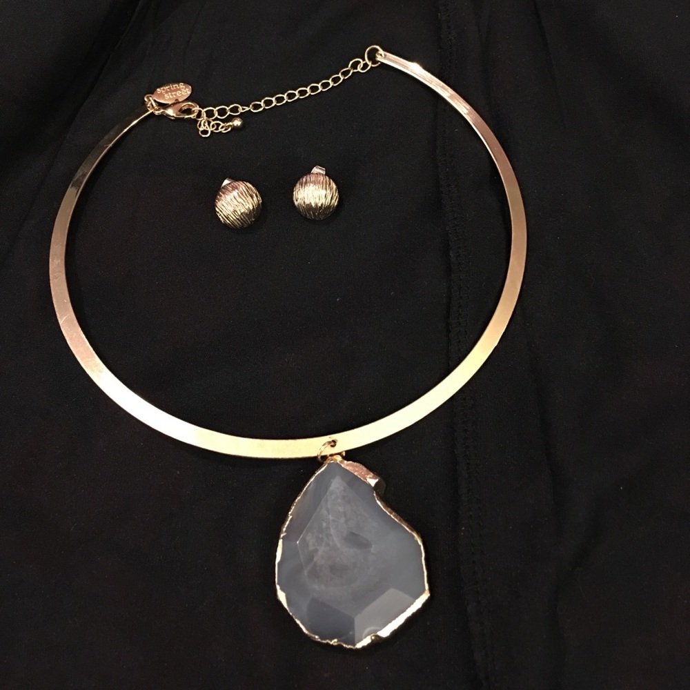 Costum gold choker/necklace with Grey stone 💎