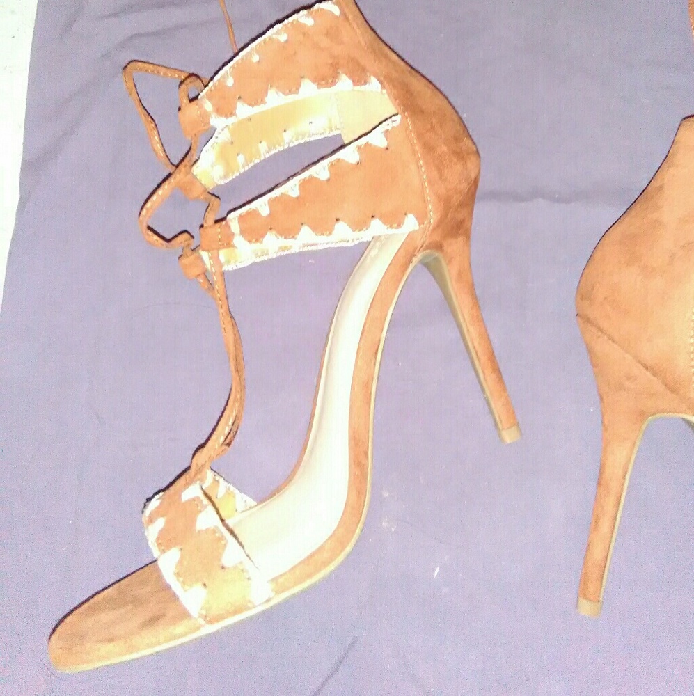 Heels - Picture 2 of 3