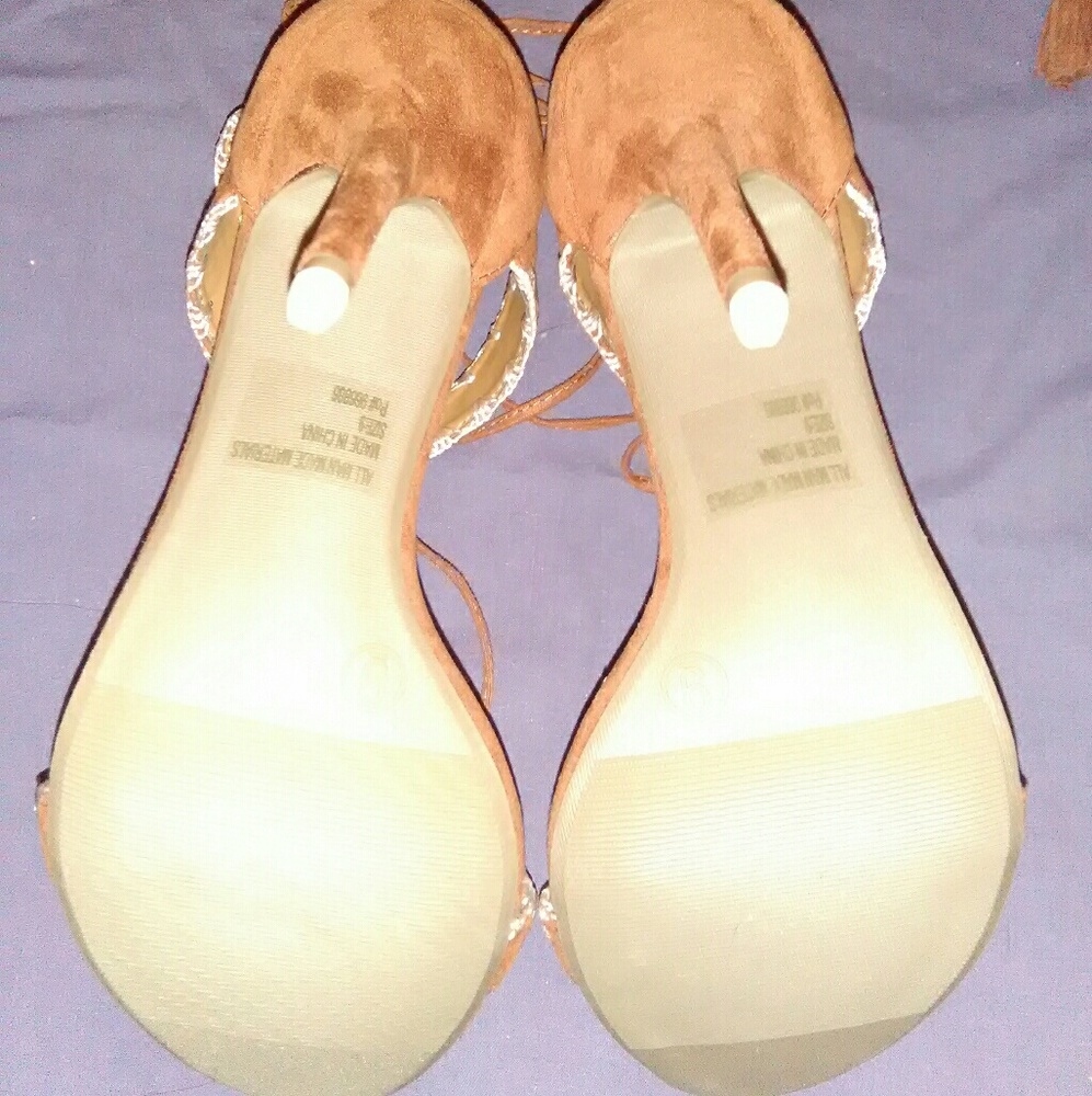Heels - Picture 3 of 3