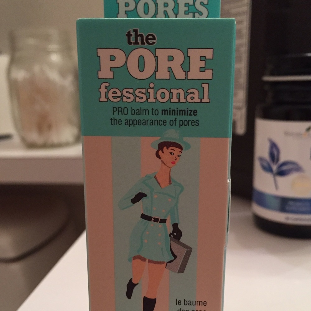 Benefit's 'Porefessional' make up primer.