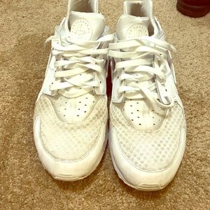 Nike Shoes. Nike huaraches.