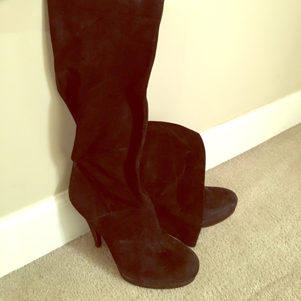 Modern vintage size 7.5 heeled suede boots.