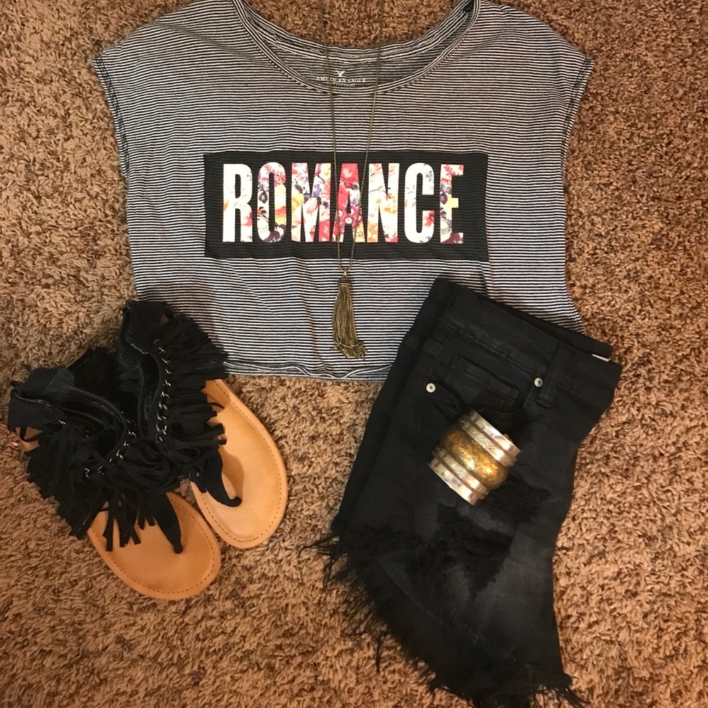 🌺Black and White Striped Crop Top🌺