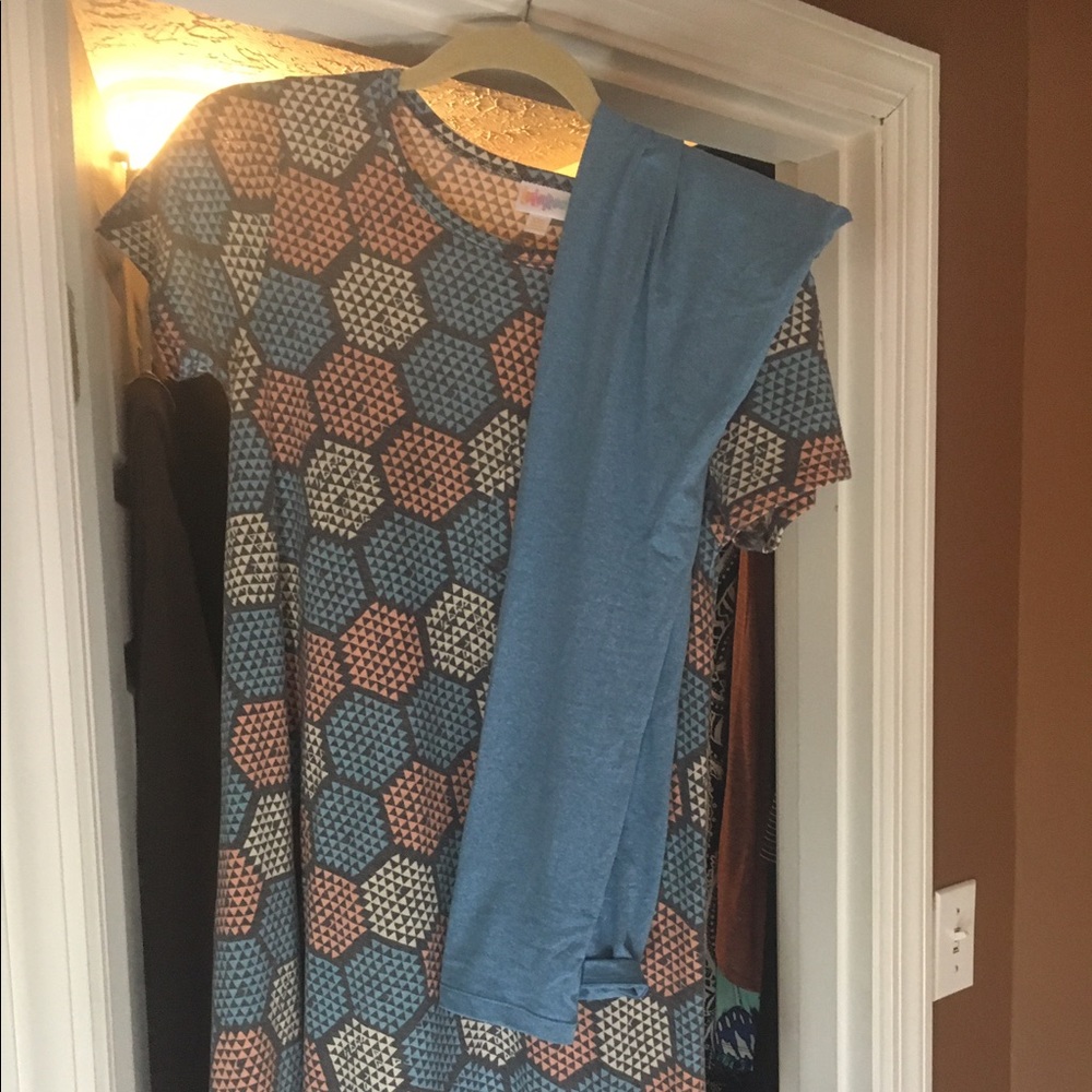 LulaRoe Carly and Leggings