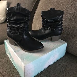 Like new Western boot. Size 9