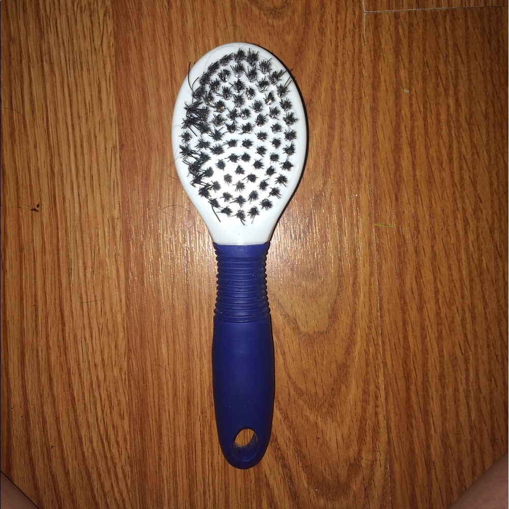 Pet grooming brush