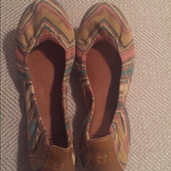 ADORABLE PAIR OF LUCKY BRAND FLATS SIZE 6 🍭🍭🍭🍭 - Picture 1 of 5