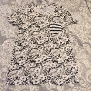 VS Pink printed pocket tee