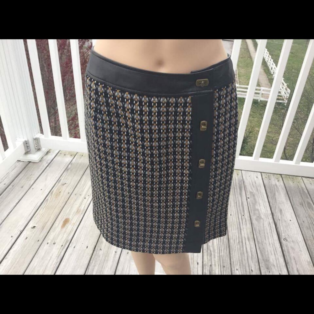 TALBOTS Wool Skirt with Unique Buttons Size: 6P