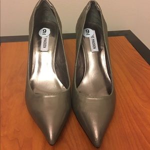 Steve Madden metallic pumps