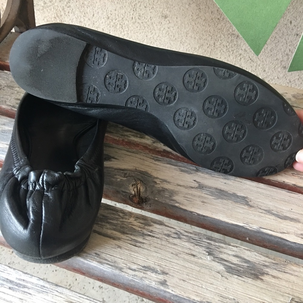 •SOLD• Tory Burch Reva flats gold emblem size 8 - Picture 3 of 4