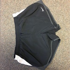 Nike Dri Fit Shorts (M)