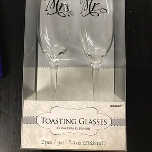 party city Accessories - Mr & Mrs wedding toasting glasses 2 Count party city Accessories - Mr & Mrs wedding toasting glasses 2 Count