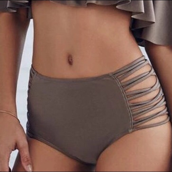 FLOUNCY TOP BIKINI - Picture 5 of 8