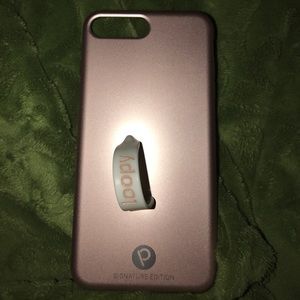 Loopy phone case for a iPhone 7 plus.