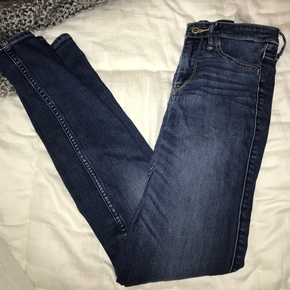 Medium wash hollister jeans