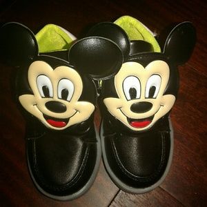 Light up Mickey Mouse shoes