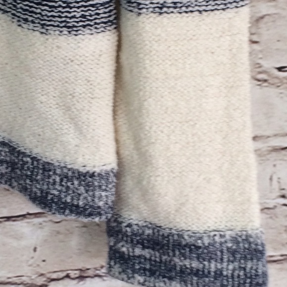 • Calvin Klein • Striped Sweater Top - New - Picture 5 of 5