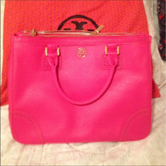 Tory Burch Handbags - *1 DAY FLASH SALE* Authentic Tory Burch Robinson