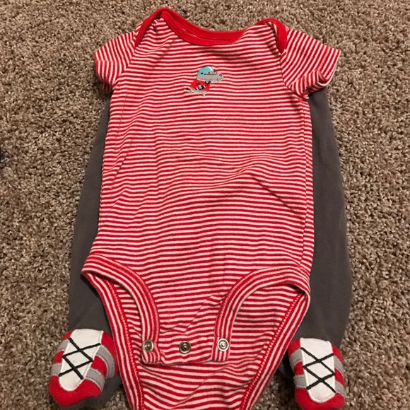 2 Carter's outfit - Picture 2 of 6