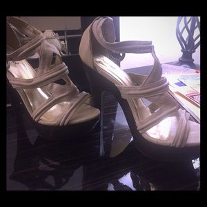 Cute straps heels! Barely worn!
