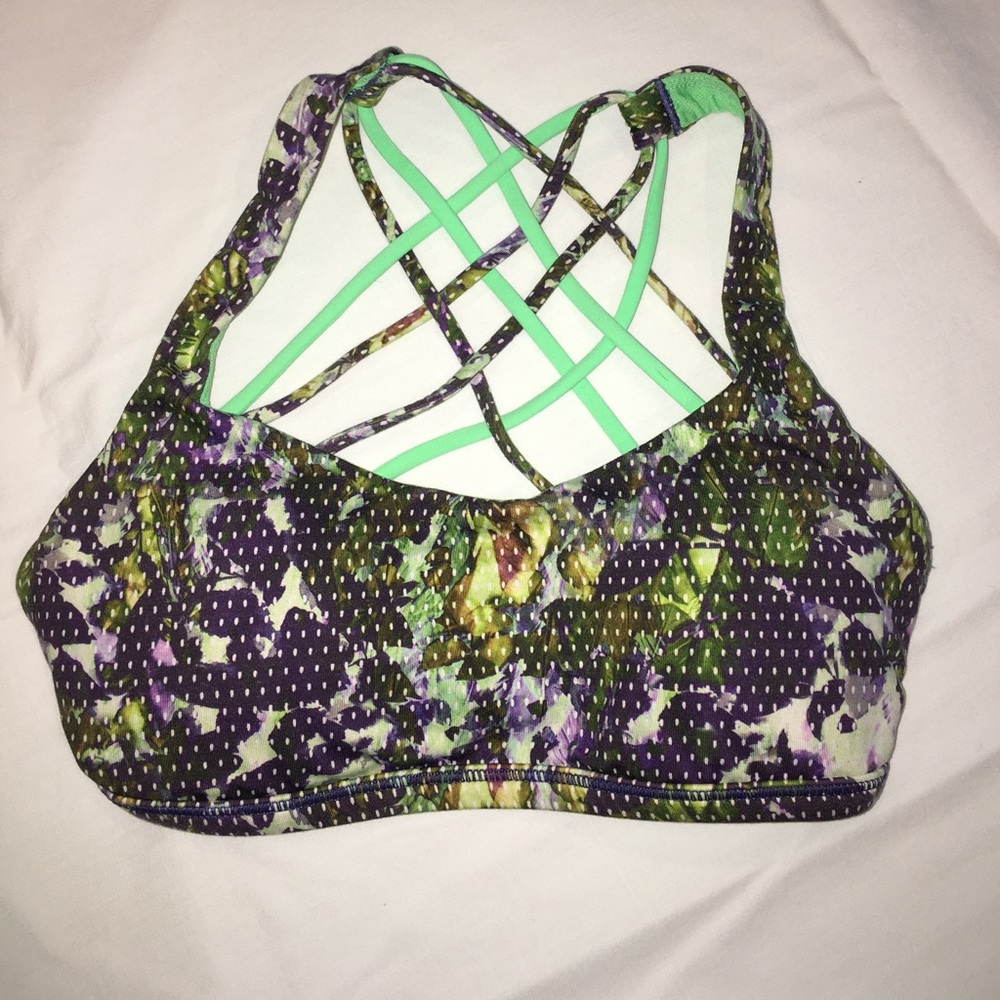 Lululemon size 2 Free to be Wild sports bra.