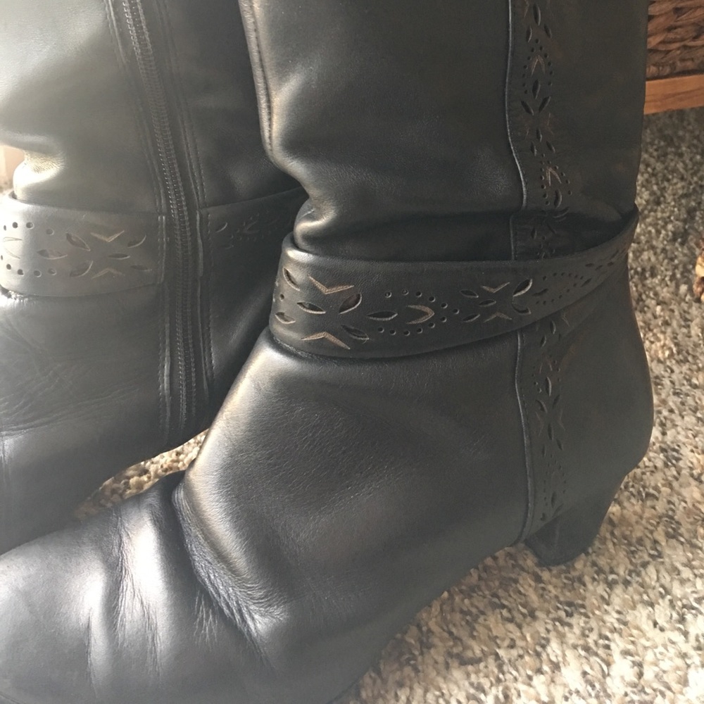 Black Walking Company boots size 7.5