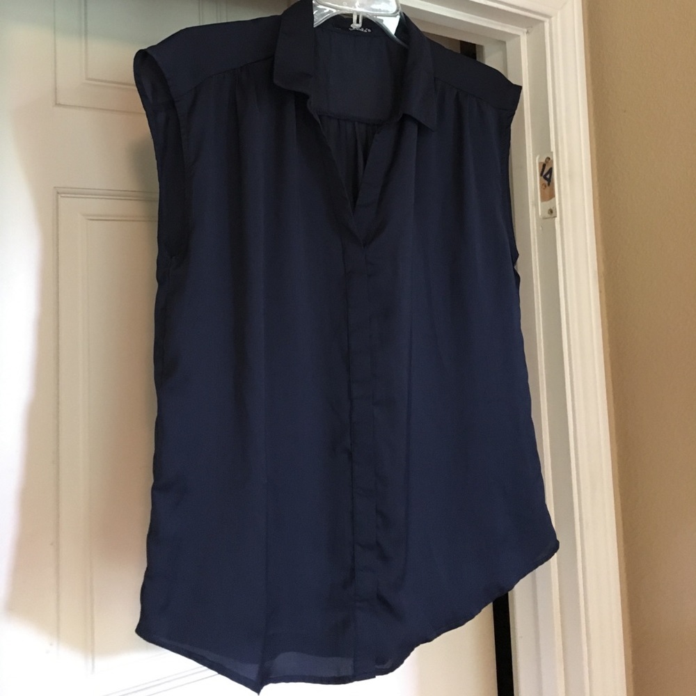 Lulu's sleeveless collared tank